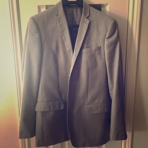 Men’s Perry Ellis sport coat. 40R, Grey, slim cut.
